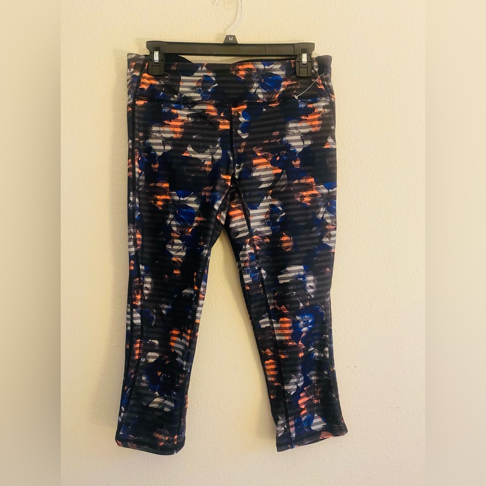 GapFit  Women's Crop Yoga Pants - Size M